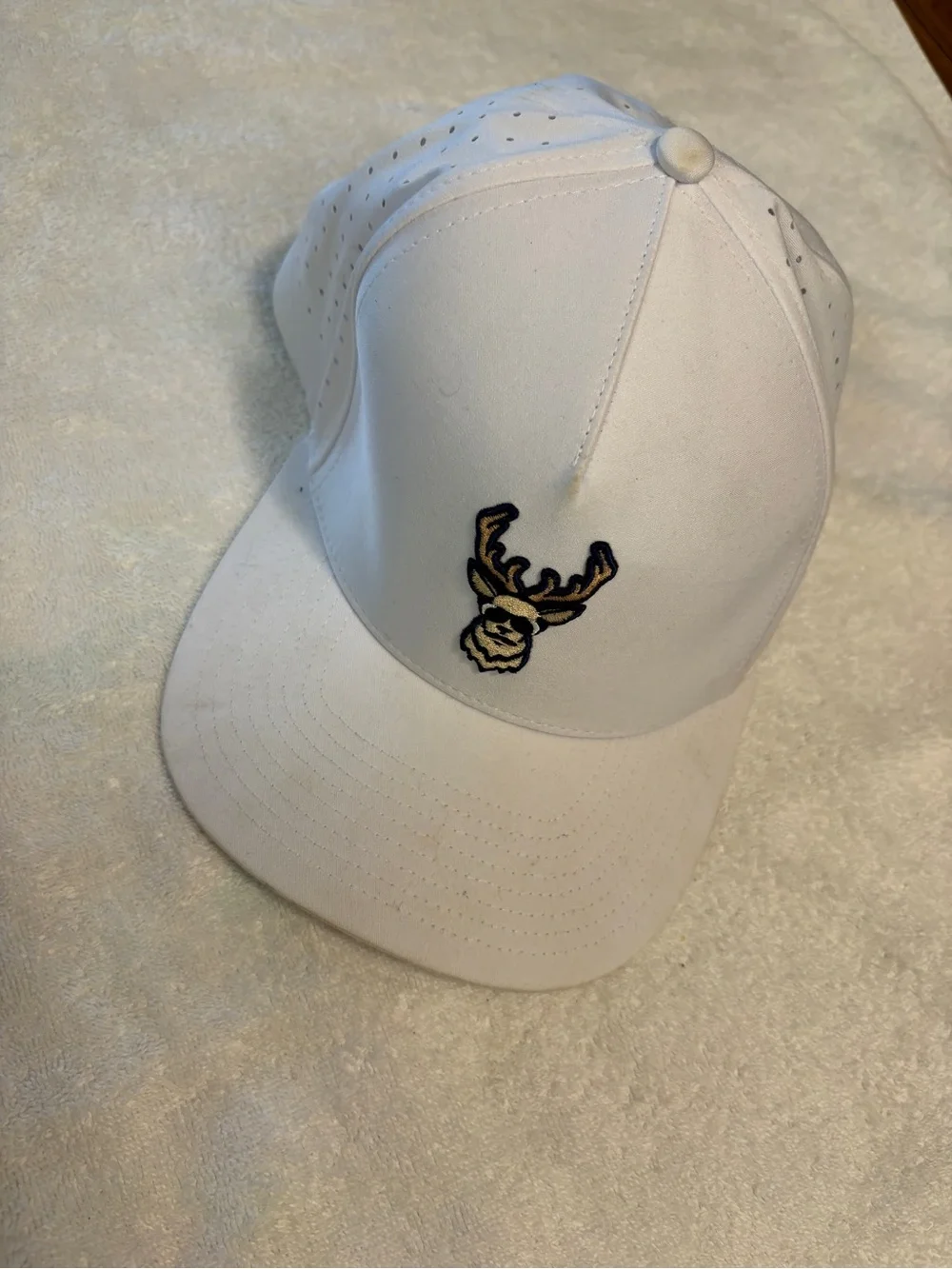 Kids White Baseball Cap with Embroidered Antler Badge